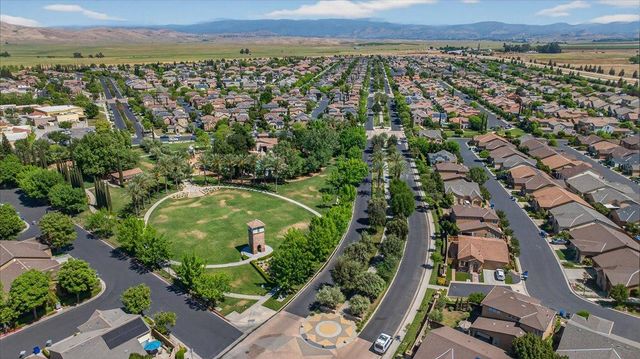 1776 N Mcpherson Lane, Clovis, CA 93619