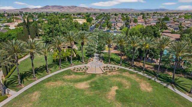 1776 N Mcpherson Lane, Clovis, CA 93619