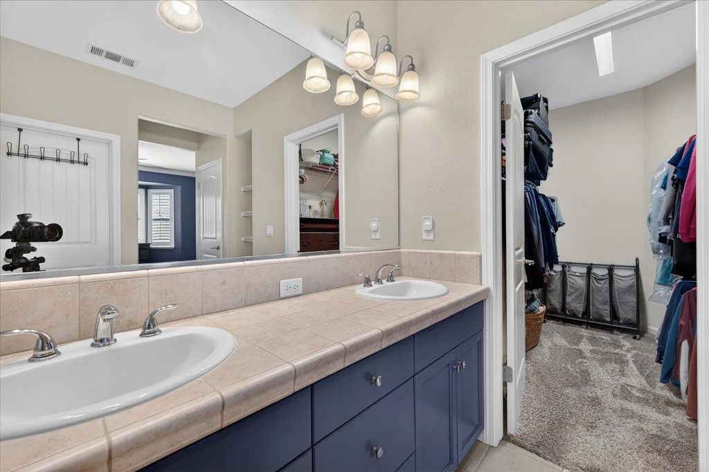 Image 42 of property listing at 1776 N Mcpherson Lane, Clovis, CA 93619