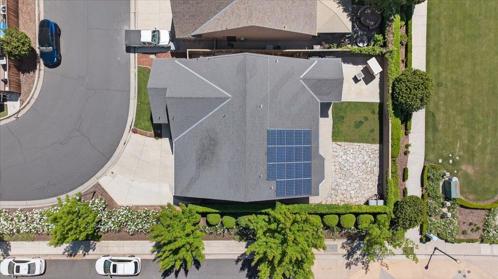 Image 6 of property listing at 1776 N Mcpherson Lane, Clovis, CA 93619