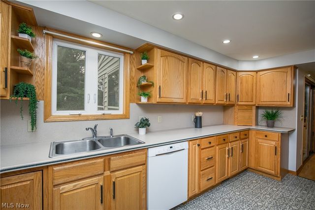 9786 Hocking Street NW, Massillon, OH 44646