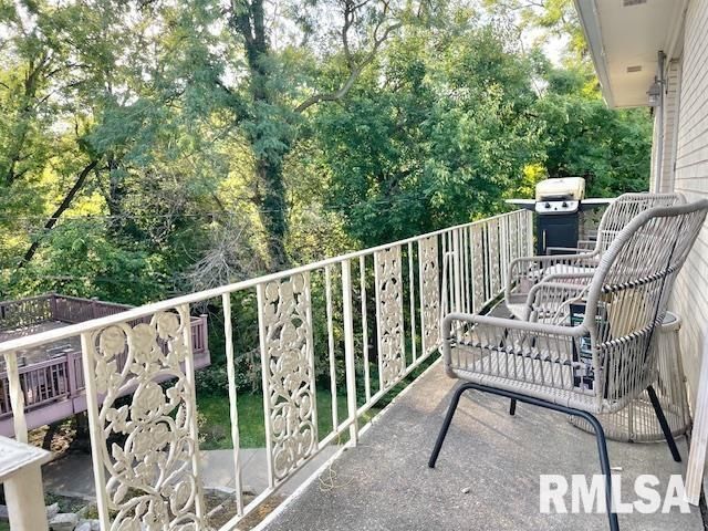 940 17TH Street 4, Moline, IL 61265