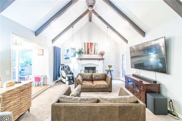1139 NE Clubhouse Court, Lee's Summit, MO 64086