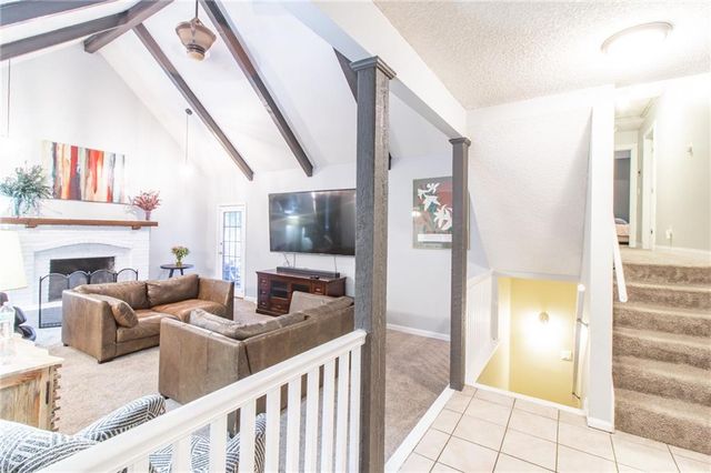 1139 NE Clubhouse Court, Lee's Summit, MO 64086