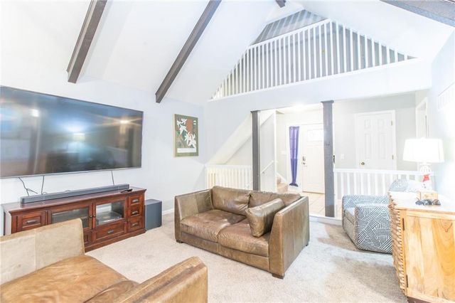 1139 NE Clubhouse Court, Lee's Summit, MO 64086
