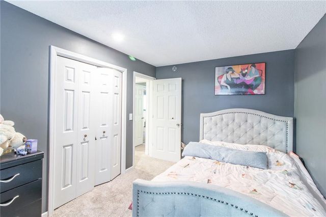 1139 NE Clubhouse Court, Lee's Summit, MO 64086