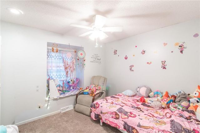 1139 NE Clubhouse Court, Lee's Summit, MO 64086