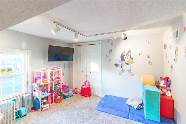 1139 NE Clubhouse Court, Lee's Summit, MO 64086