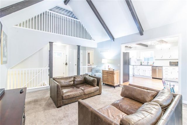 1139 NE Clubhouse Court, Lee's Summit, MO 64086