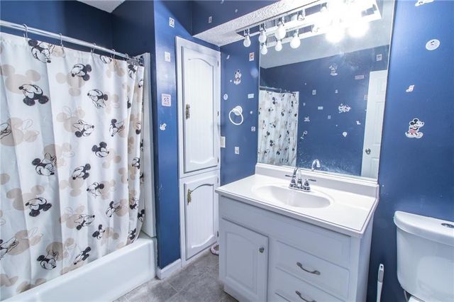 1139 NE Clubhouse Court, Lee's Summit, MO 64086