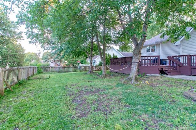 1139 NE Clubhouse Court, Lee's Summit, MO 64086