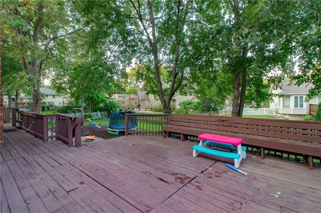 1139 NE Clubhouse Court, Lee's Summit, MO 64086