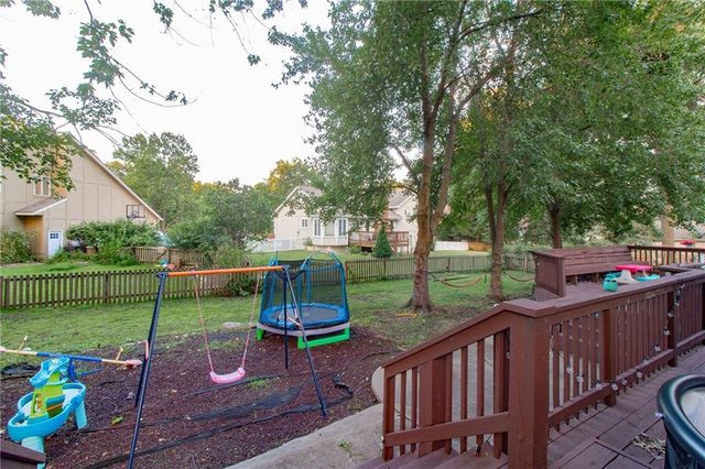 1139 NE Clubhouse Court, Lee's Summit, MO 64086