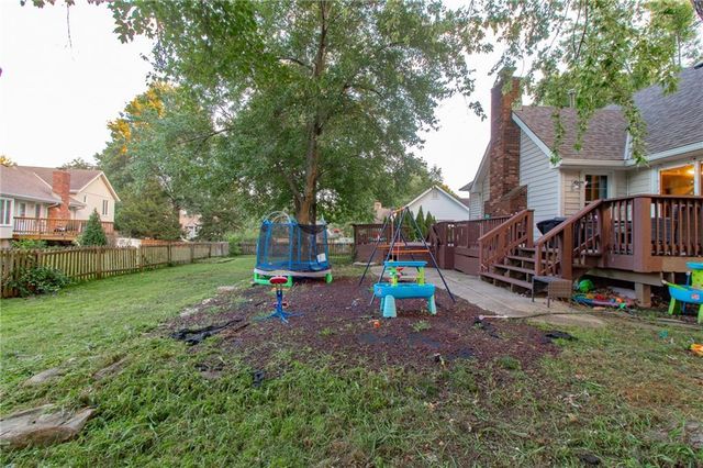 1139 NE Clubhouse Court, Lee's Summit, MO 64086