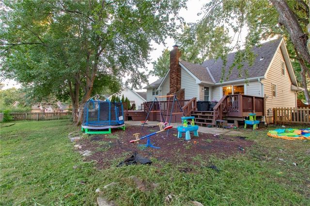 1139 NE Clubhouse Court, Lee's Summit, MO 64086