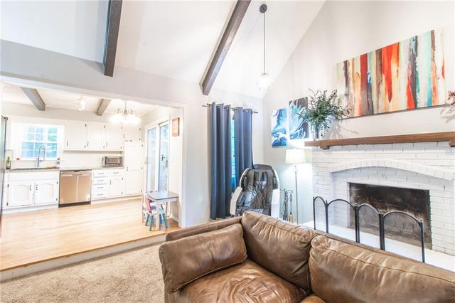 1139 NE Clubhouse Court, Lee's Summit, MO 64086