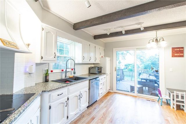 1139 NE Clubhouse Court, Lee's Summit, MO 64086