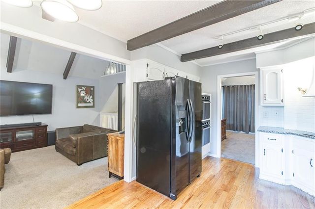 1139 NE Clubhouse Court, Lee's Summit, MO 64086