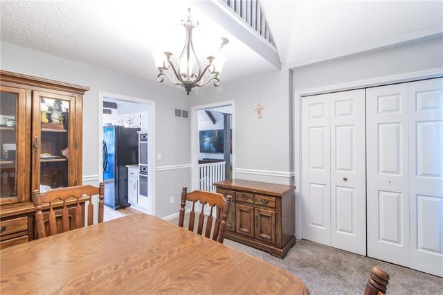 1139 NE Clubhouse Court, Lee's Summit, MO 64086