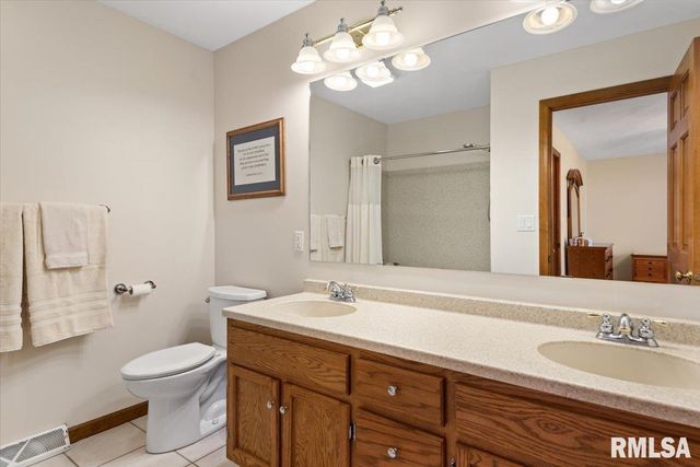 2505 Wydown Avenue, Springfield, IL 62704