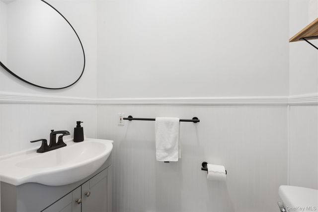 97 Grant Drive, Aquebogue, NY 11901
