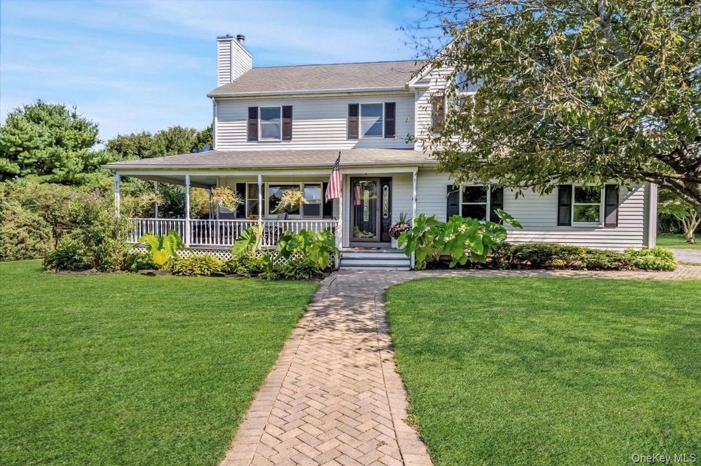 97 Grant Drive, Aquebogue, NY 11901