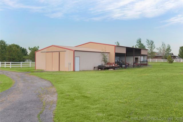 2284 E Roping Road, Atoka, OK 74525