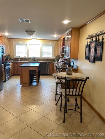 2284 E Roping Road, Atoka, OK 74525