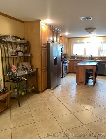 2284 E Roping Road, Atoka, OK 74525