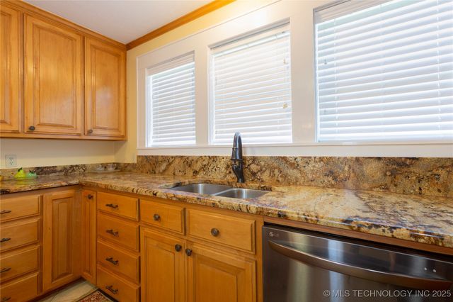 2284 E Roping Road, Atoka, OK 74525