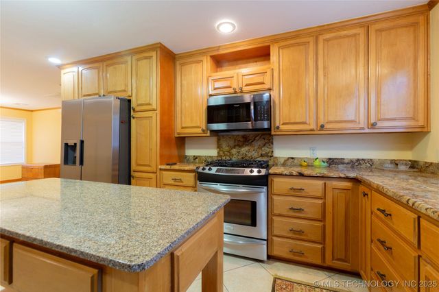 2284 E Roping Road, Atoka, OK 74525