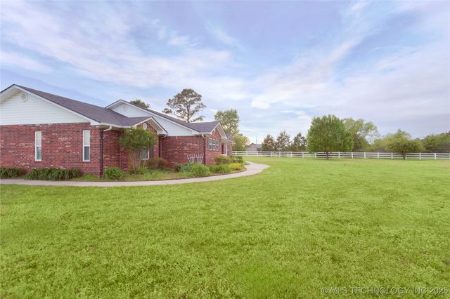 2284 E Roping Road, Atoka, OK 74525