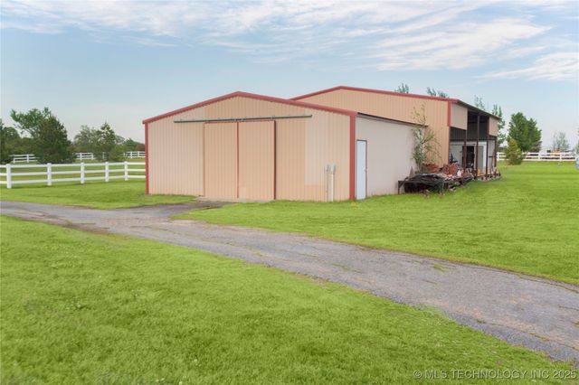2284 E Roping Road, Atoka, OK 74525