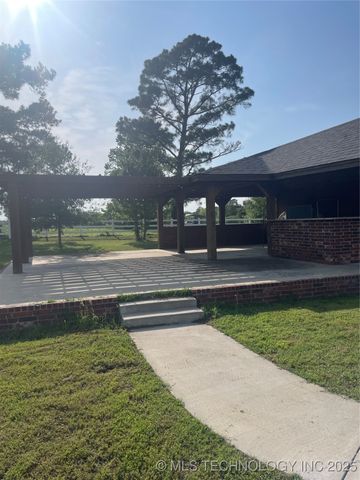2284 E Roping Road, Atoka, OK 74525