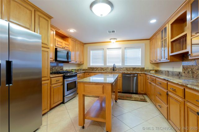 2284 E Roping Road, Atoka, OK 74525