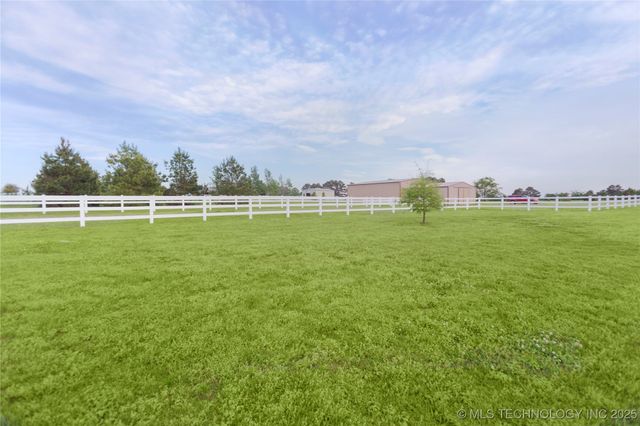 2284 E Roping Road, Atoka, OK 74525