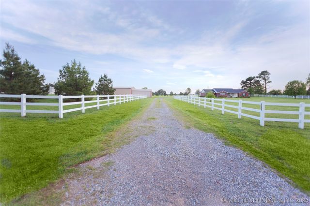 2284 E Roping Road, Atoka, OK 74525