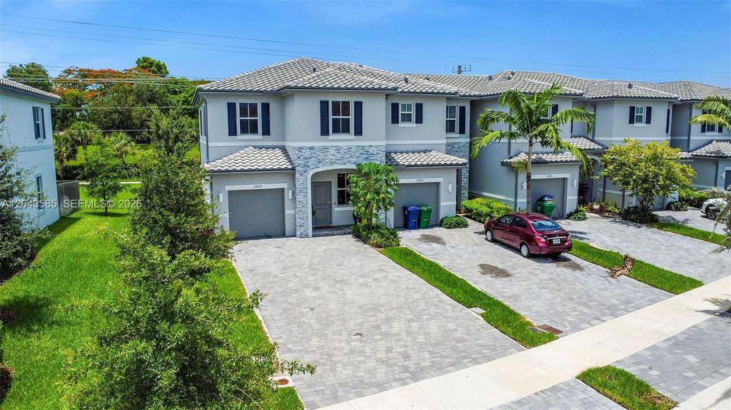 11889 NW 47th Manor, Coral Springs, FL 33076