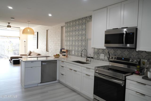 3650 E Montecito Avenue 4, Phoenix, AZ 85018