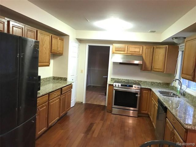 5551 Edinborough Drive, West Bloomfield, MI 48322