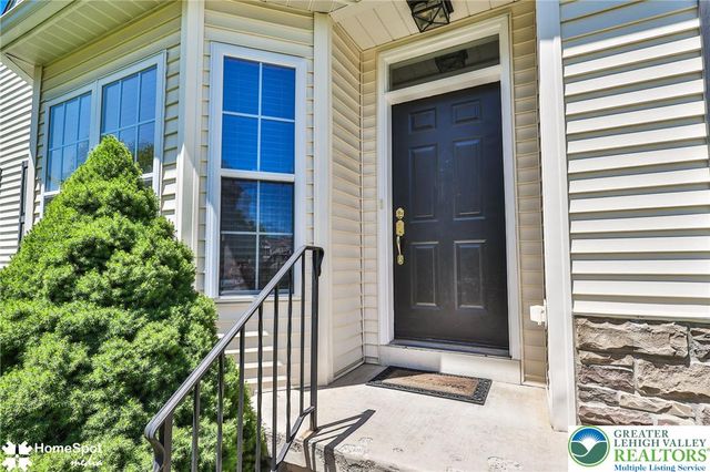 10 Cobblestone Drive, Palmer Twp, PA 18045