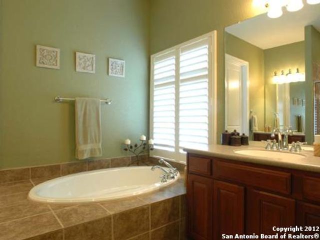 11902 ZACATECAS CT, San Antonio, TX 78253
