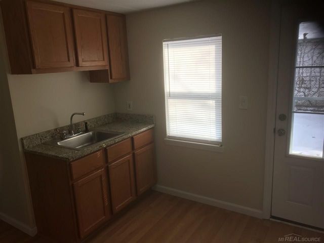 21853 Cushing Avenue, Eastpointe, MI 48021