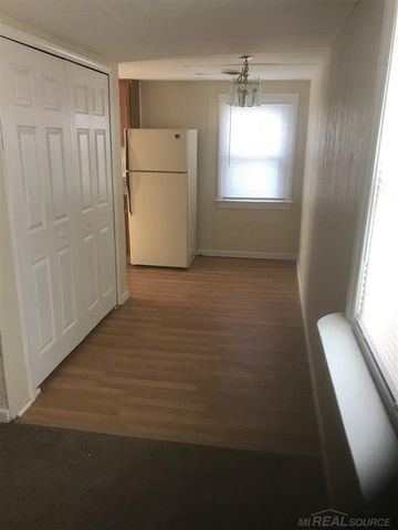 21853 Cushing Avenue, Eastpointe, MI 48021