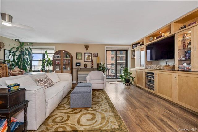 230 W Broadway 413, Long Beach, NY 11561