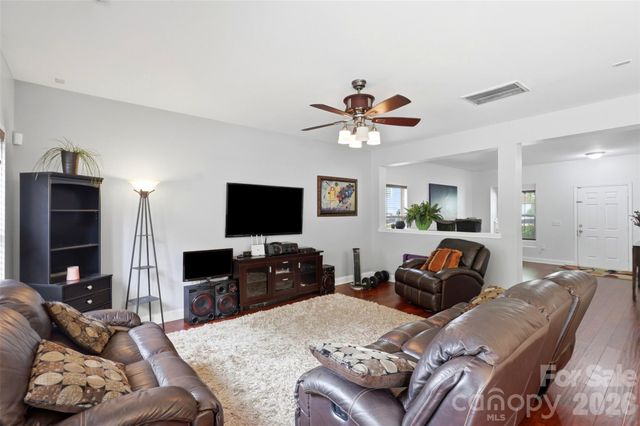 14021 Pinyon Pine Lane, Charlotte, NC 28215