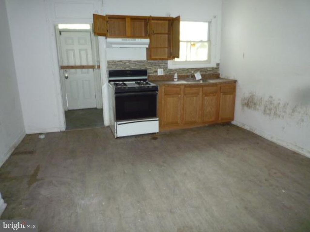 Image 6 of property listing at 1736 MONTPELIER ST, Baltimore, MD 21218