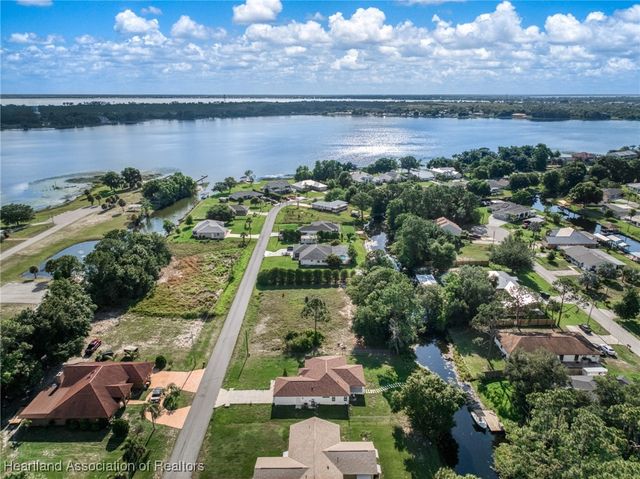 111 Blue Moon Avenue, Lake Placid, FL 33852