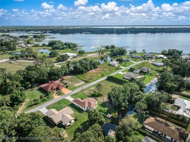 111 Blue Moon Avenue, Lake Placid, FL 33852