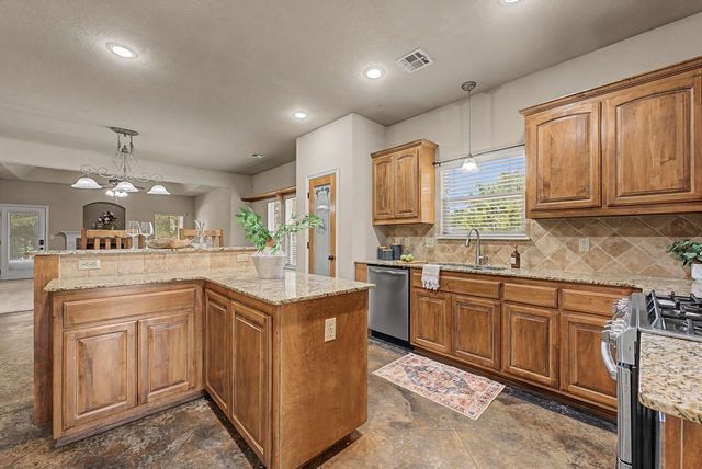 701 W 39th Street, Sand Springs, OK 74063
